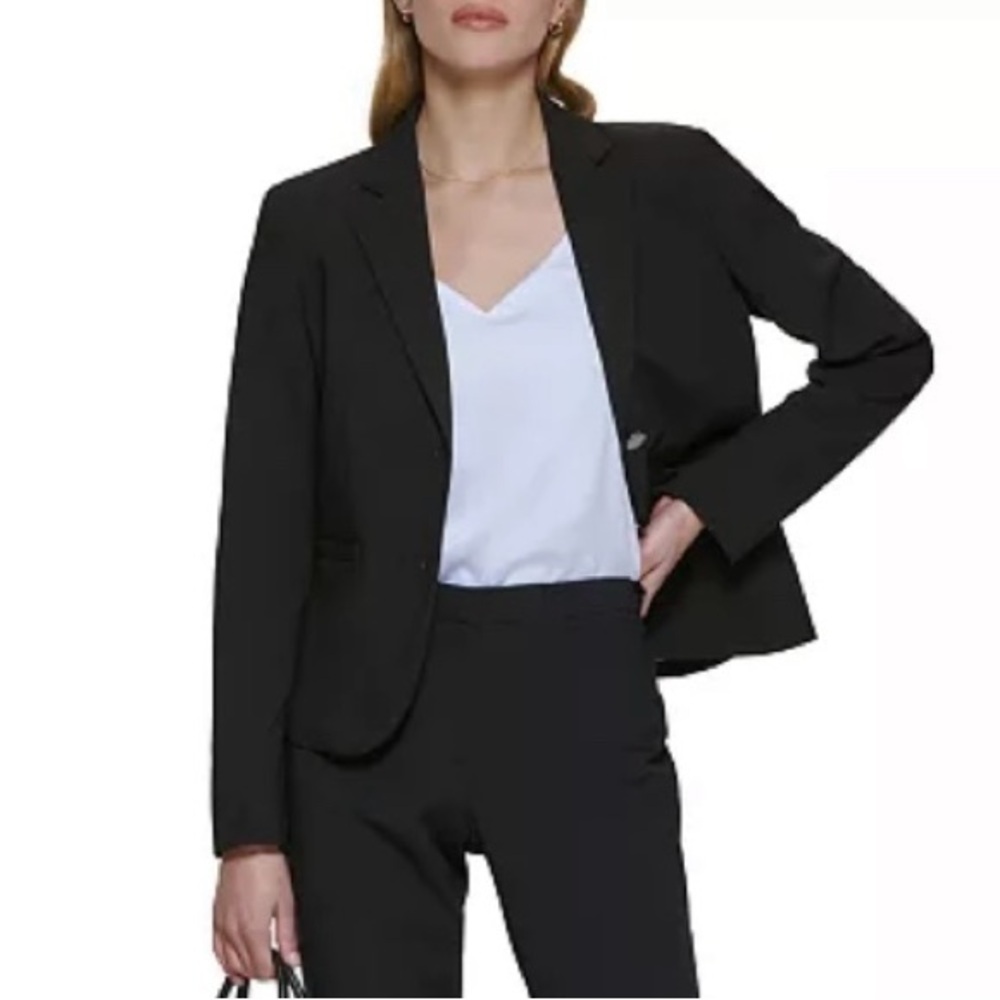 Calvin Klein Black Single-Breasted Blazer with Notched Lapels